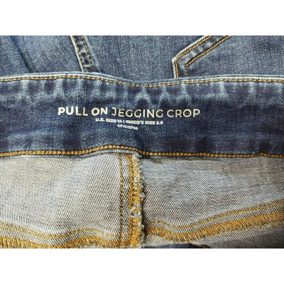 Chicos Pull-On Jegging Crop Denim Pants With Button Accents Size 2.5 US 14 - Picture 6 of 7